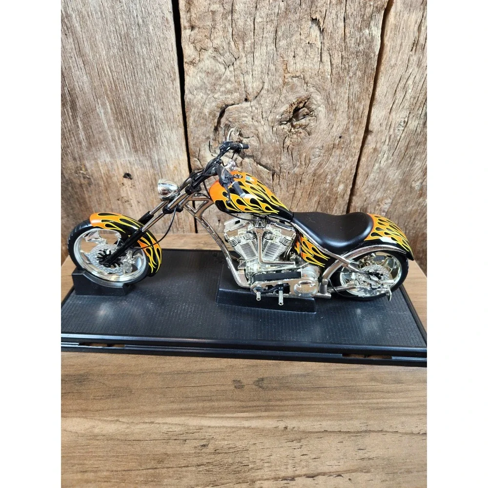 Muscle Machines West Coast Choppers Diecast Motorcycle Black Orange Flames 1:18